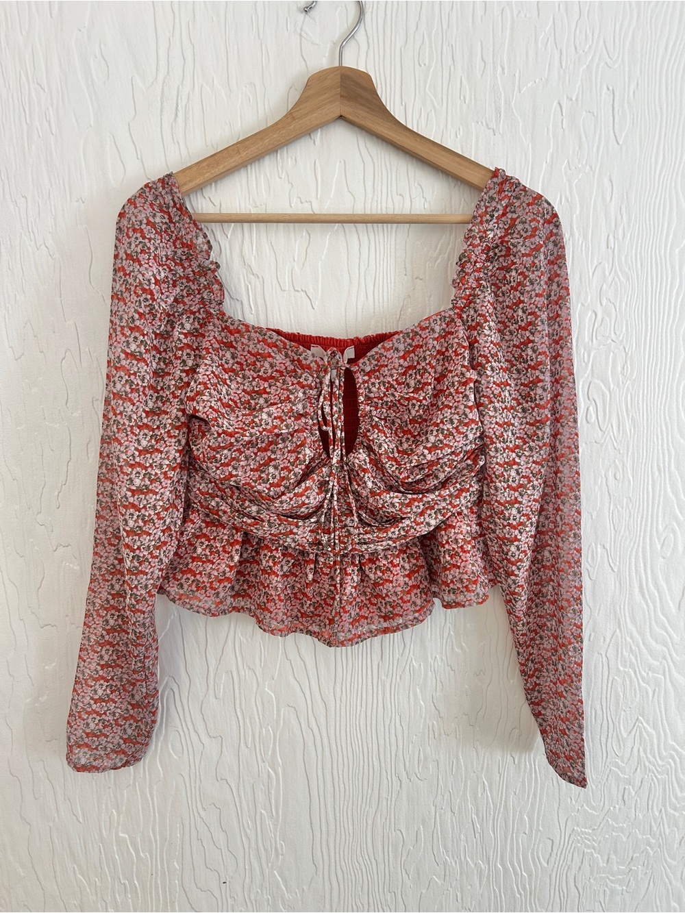 BEYOND‎ WORDS NWT Cropped Floral Ruched Blouse Sz Small Red Pink Boho Festival